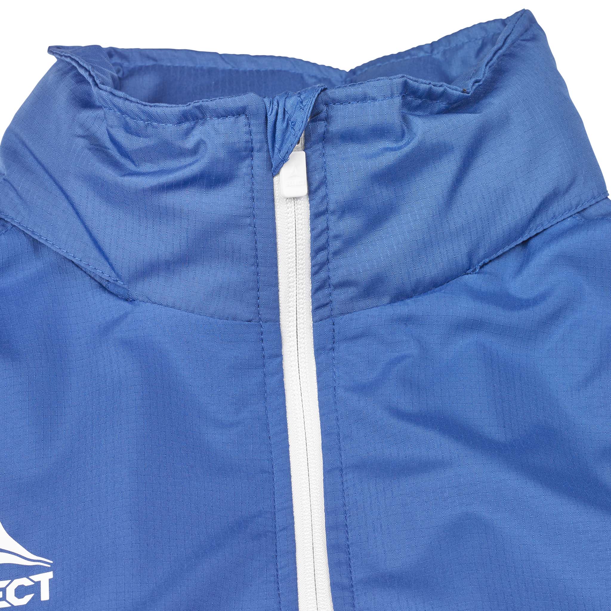 Closeup of blue Training jacket Spain v25, Match & Training wear, white zip detail