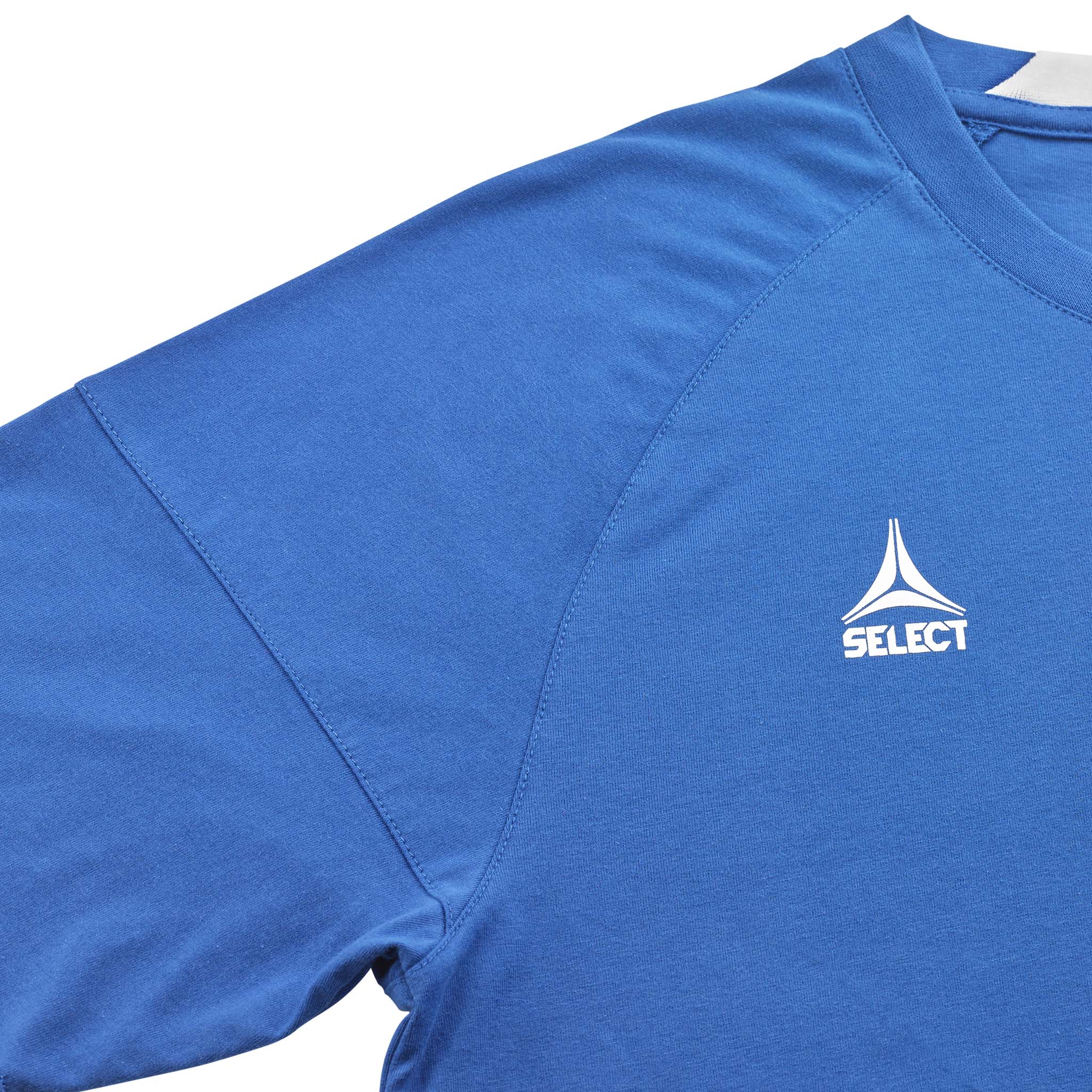 Closeup of blue T-Shirt Oxford v25 leisure wear, showing white Select logo and short sleeve detail.