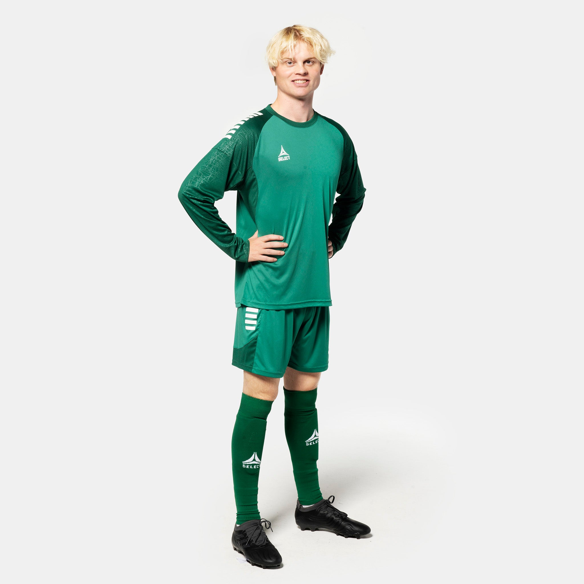 Male football player in green and white Player shirt L/S Spain v25, Match & Training wear.