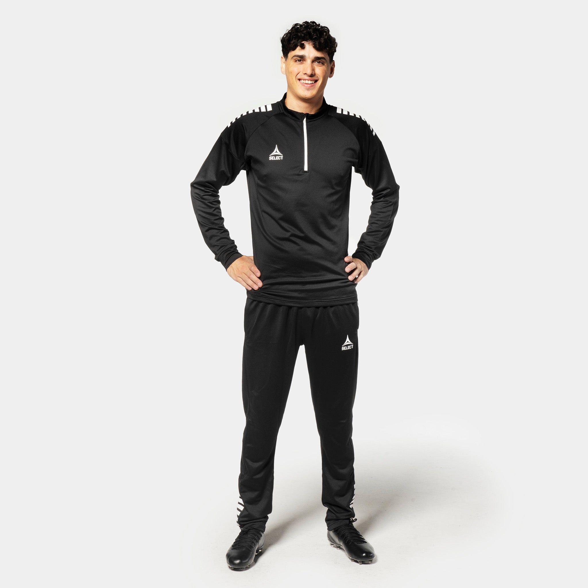 Man wearing black Training sweat 1/2 zip Spain v25, Match & Training wear, front view, football player