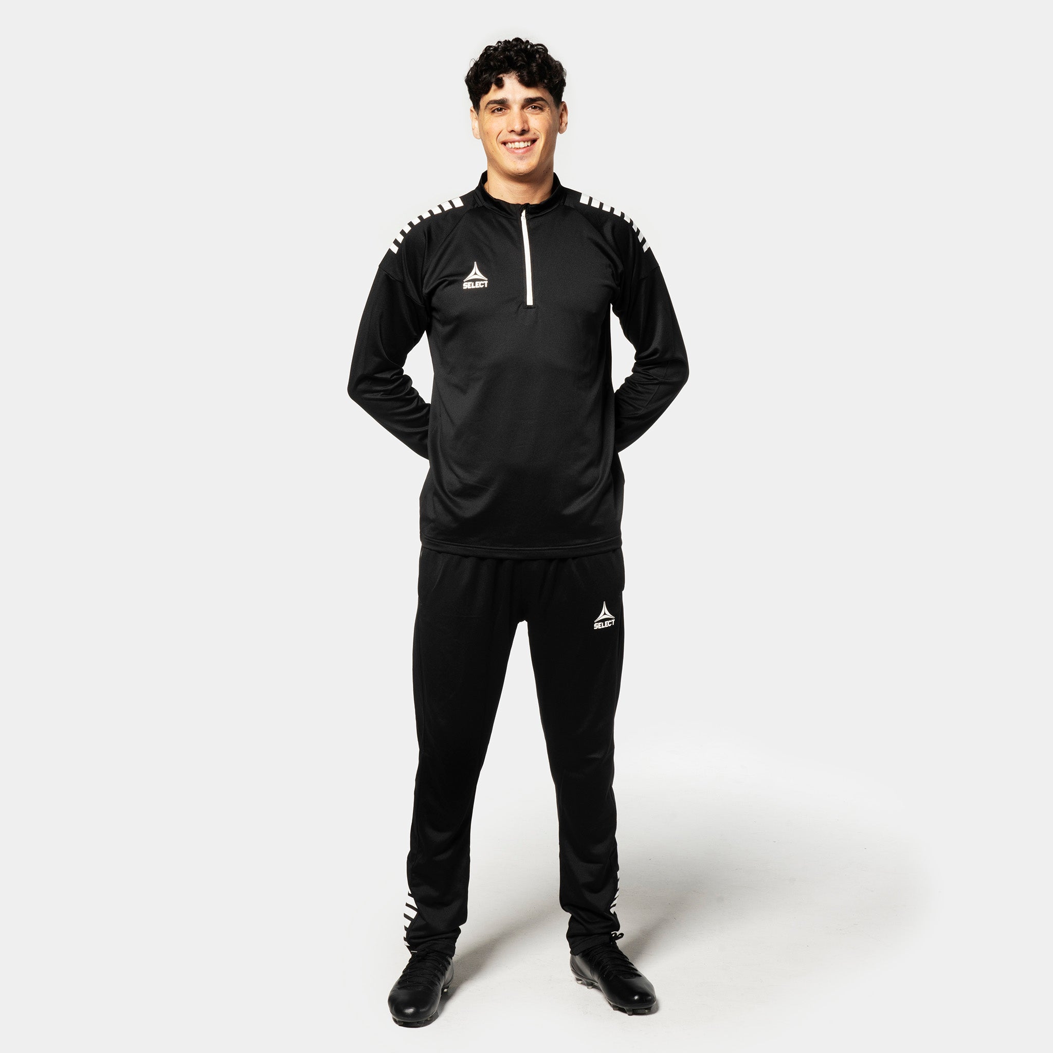Man footballer in black Training sweat 1/2 zip Spain v25, Match & Training wear, front view