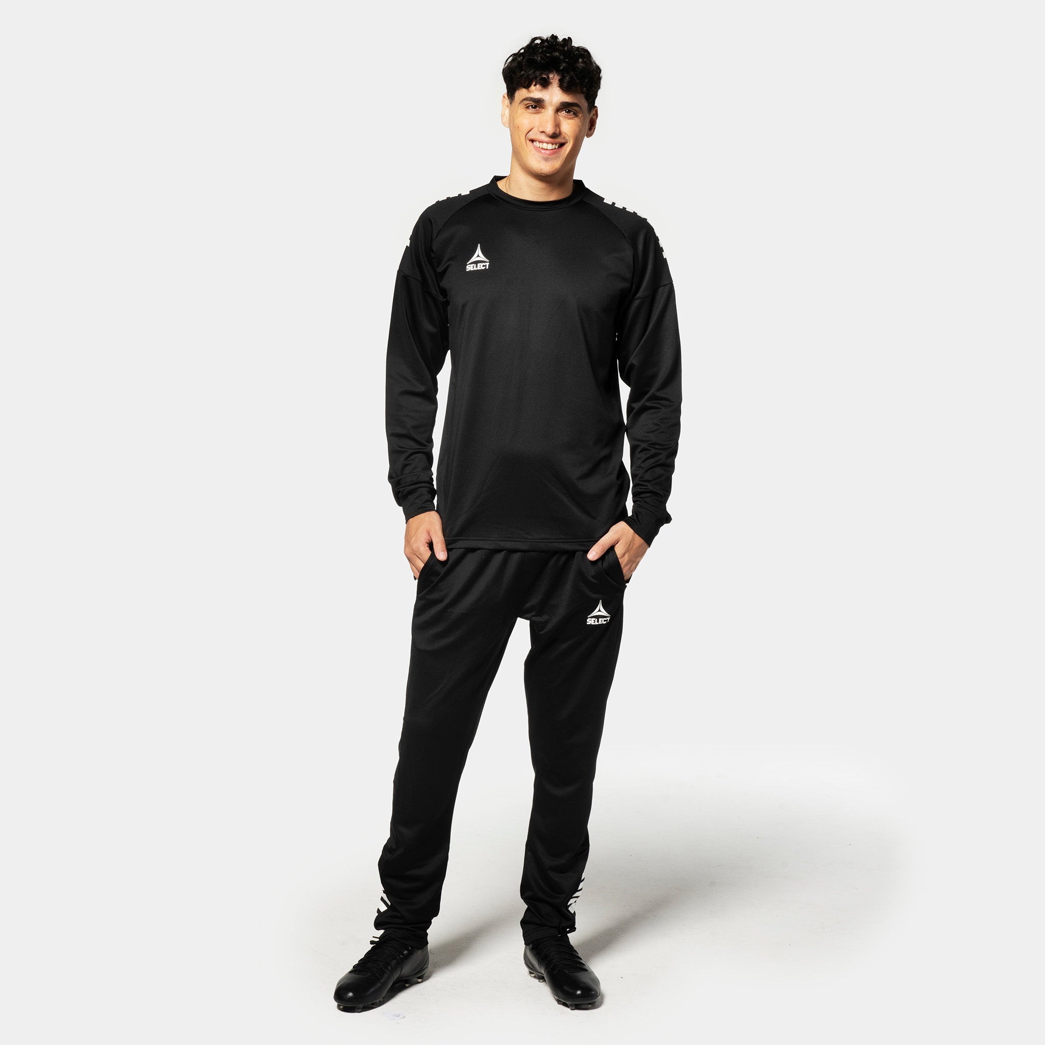 Man football player in black Training sweat Spain v25, Match & Training wear, front page