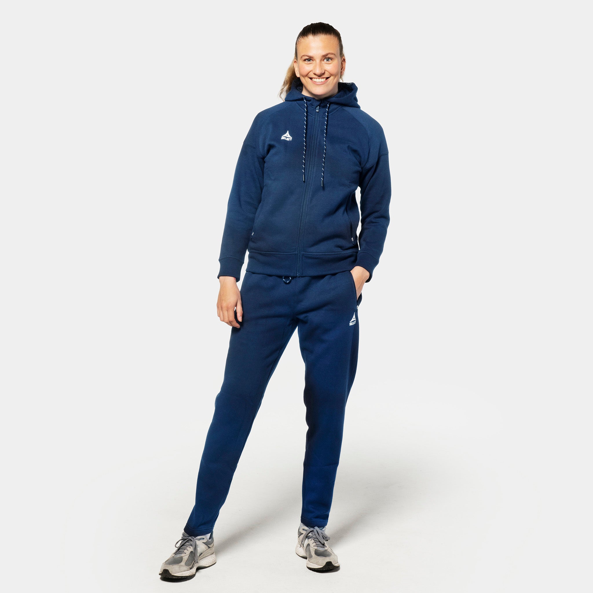 Woman football player in navy Sweat pants Oxford women v25 with matching hoodie, leisure wear, front view.