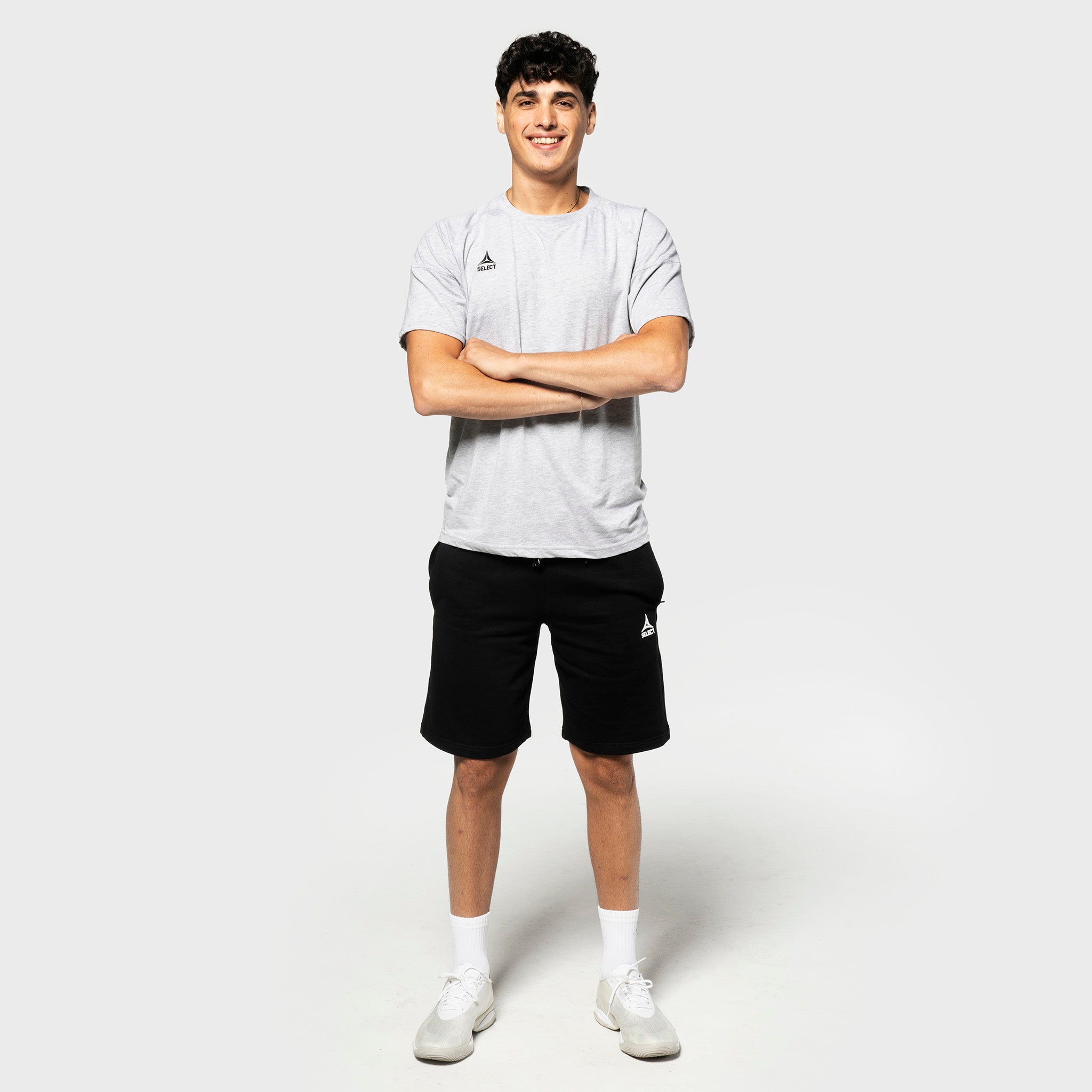 Man footballer in grey t-shirt and black Sweat shorts Oxford v25, leisure wear, front view.