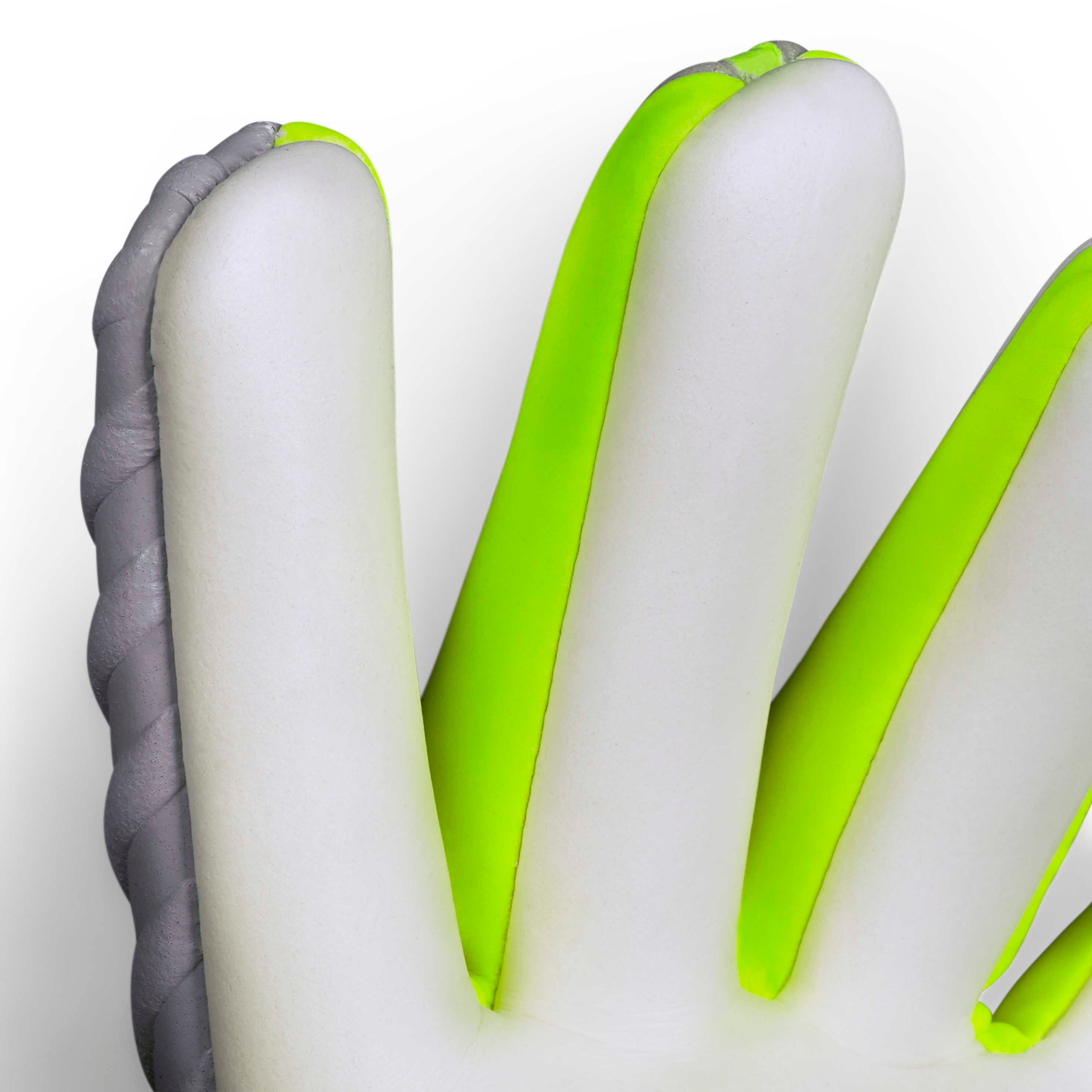 Nærbillede af GK gloves 88 Pro Aqua v26 fodbold målmandshandsker med hvide fingre og neongul og grå kant.
