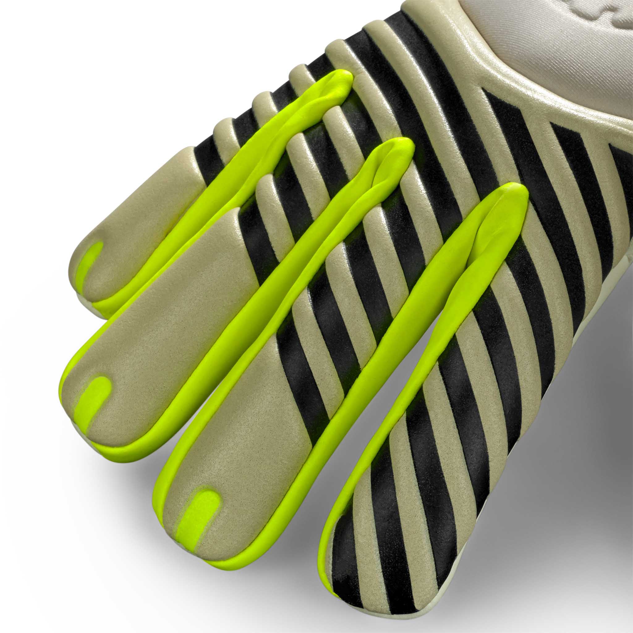 Closeup af GK gloves 88 Pro Grip v26 målmandshandsker med beige fingre, sorte striber og neongult fodboldgreb.
