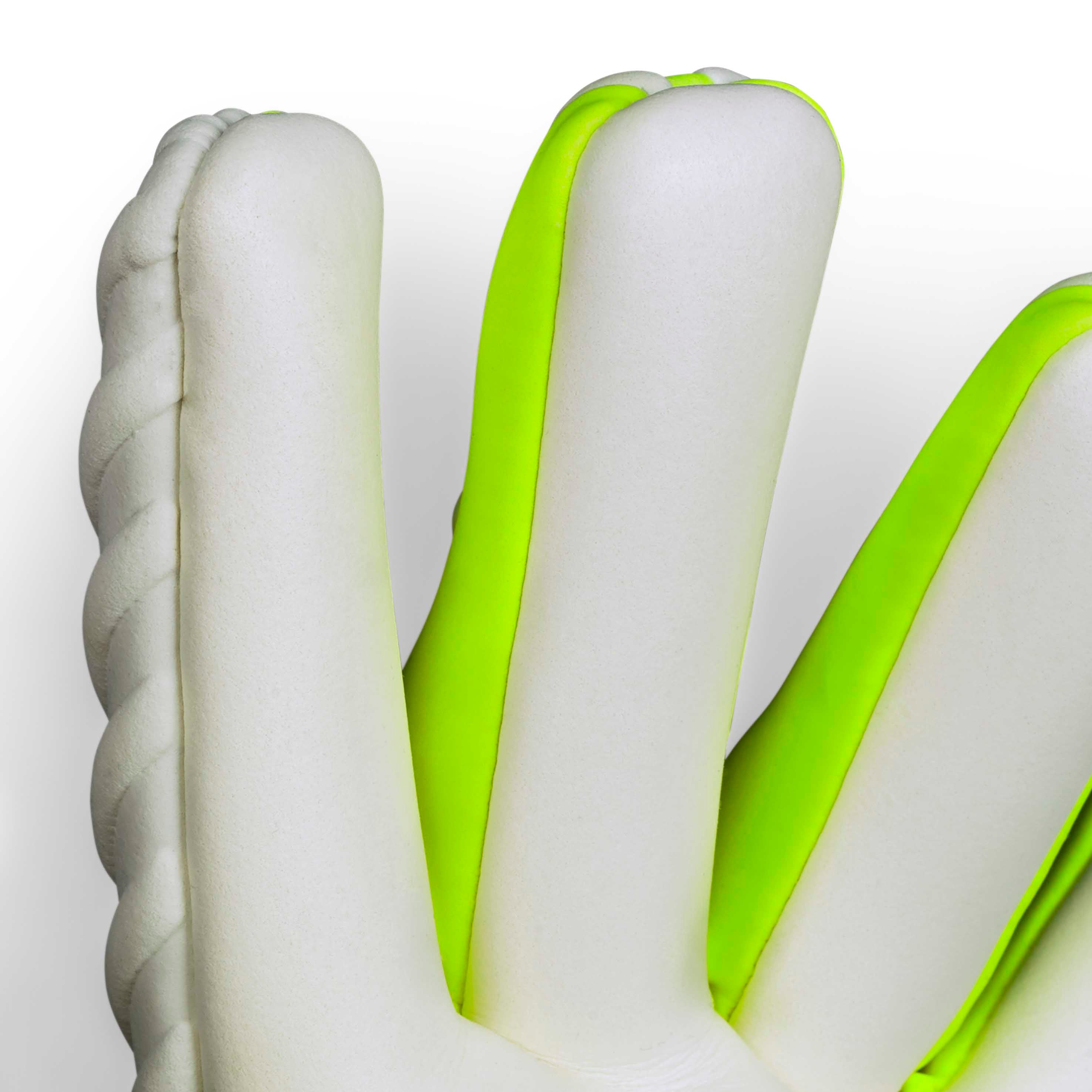 Nærbillede af GK gloves 88 Pro Grip v26 målmandshandsker med hvide polstrede fingre og neongrøn fodboldkant.