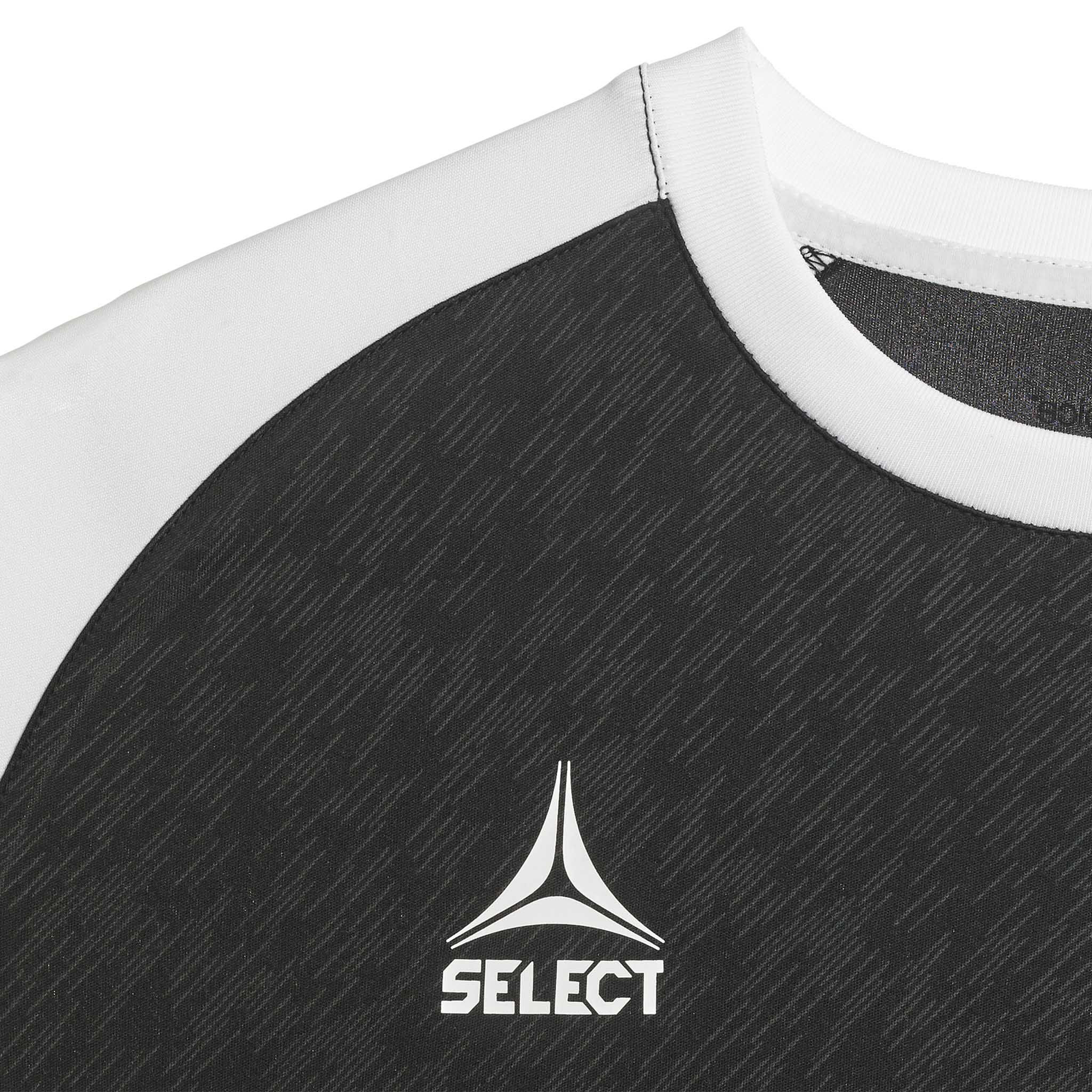 Nærbillede af sort-hvid Player shirt S/S Pisa X fodbold match & training wear med hvidt logo