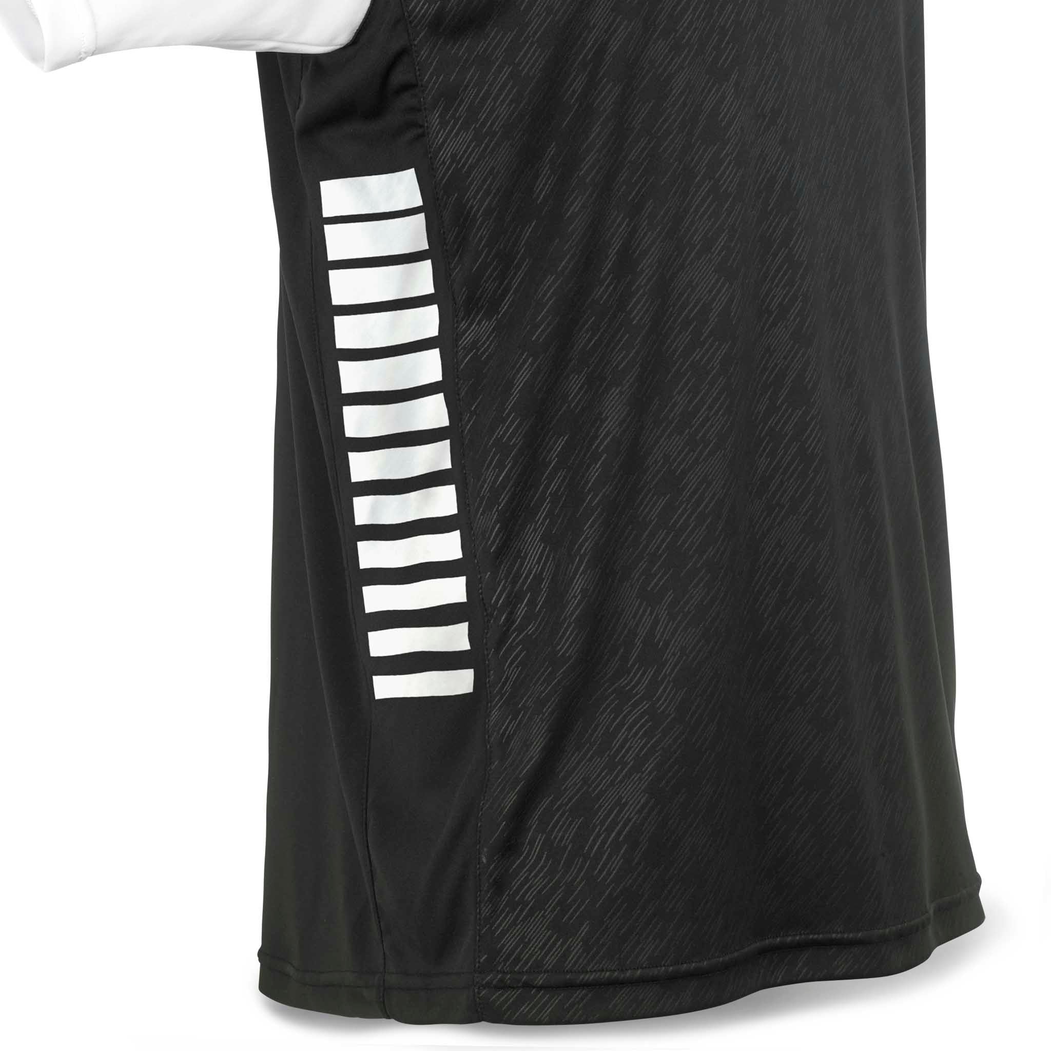 Nærbillede af Player shirt S/S Pisa X, Match & Training wear, viser sort stof med hvid stribet detalje.