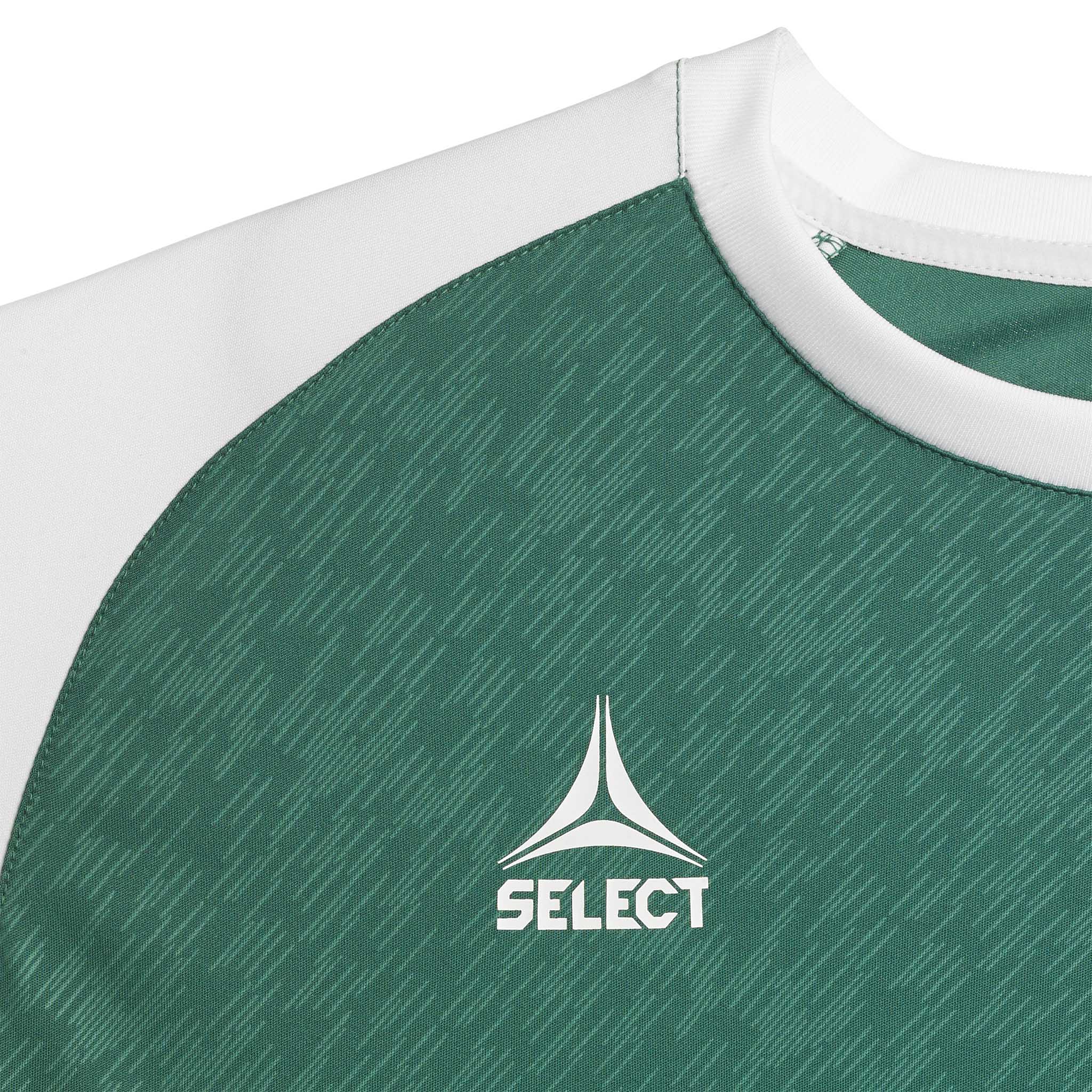 Closeup af grøn og hvid Player shirt S/S Pisa X, Match & Training wear, med Select-logo og stofstruktur.