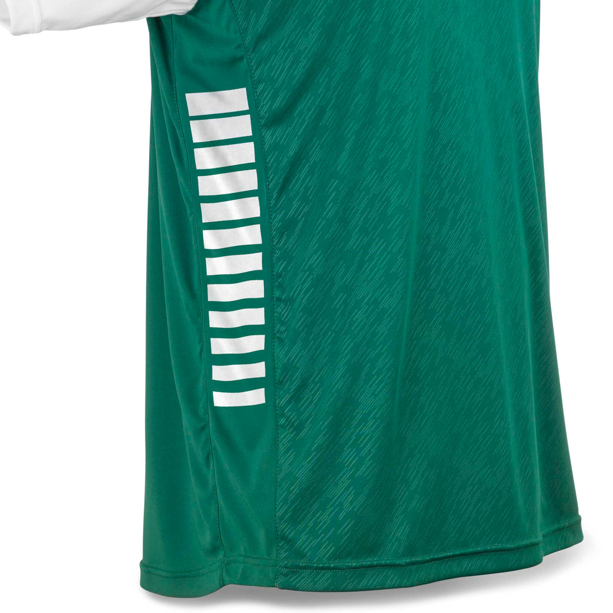 Nærbillede af grøn Player shirt S/S Pisa X med hvid stribet detalje, Match & Training wear