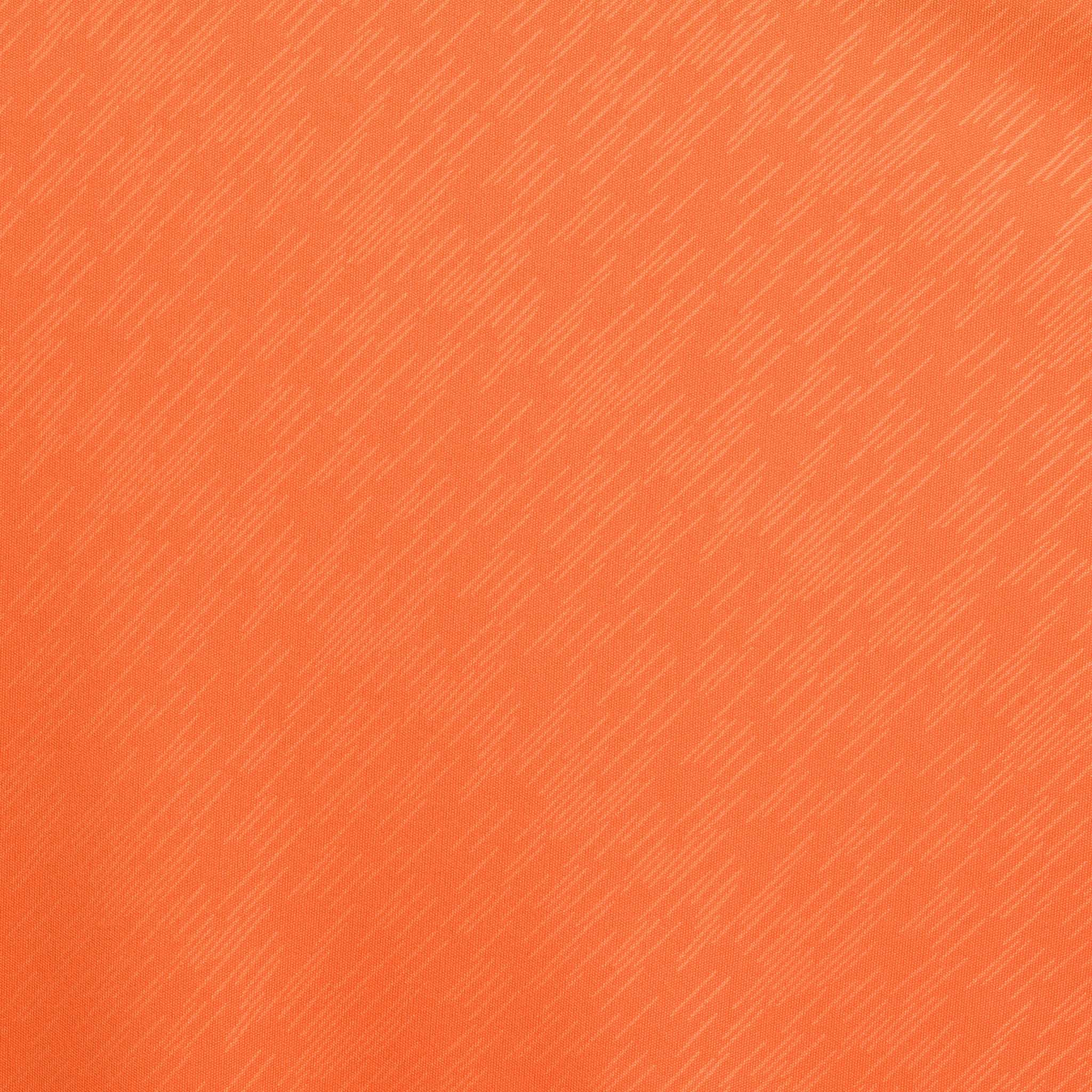 Nærbillede af orange Player shirt S/S Pisa X, Match & Training wear, viser struktureret fodboldtrøjestof.