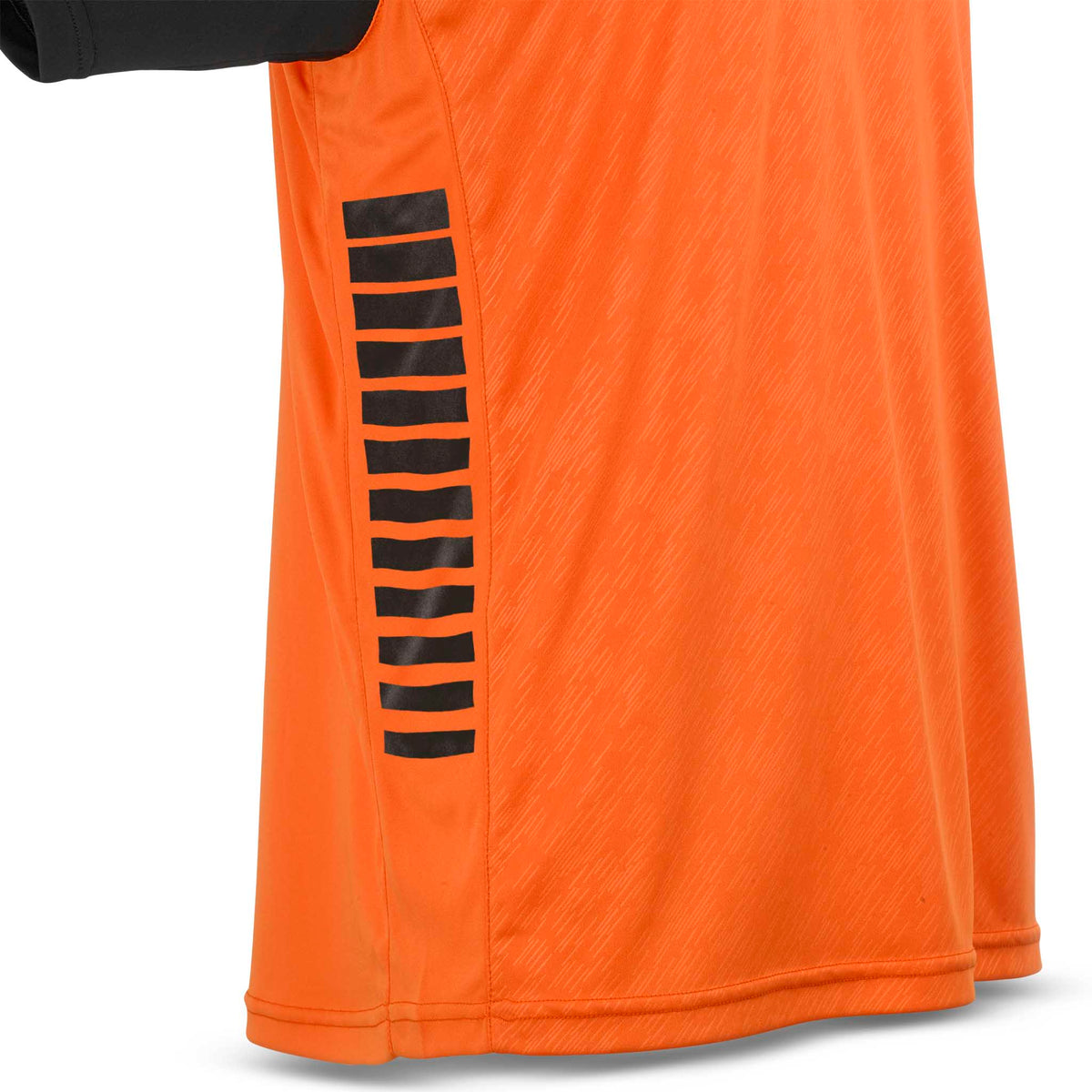 Nærbillede af orange Player shirt S/S Pisa X, Match & Training wear, med sort stribet sidedetalje.