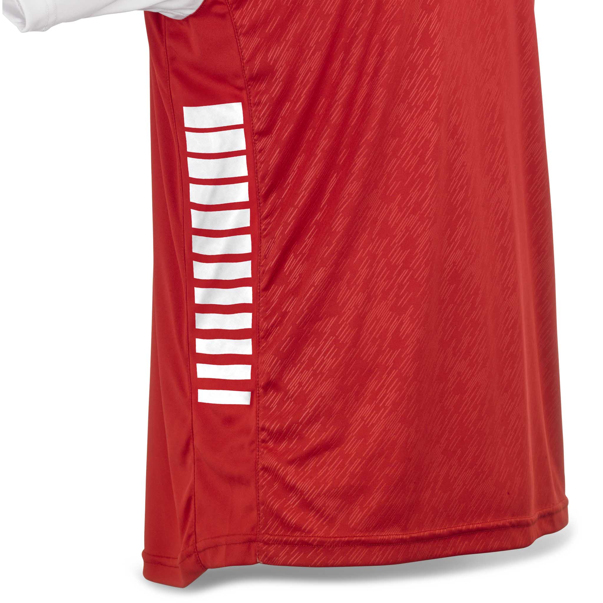 Nærbillede af rød Player shirt S/S Pisa X med hvide sidestriber, fodbold Match & Training wear