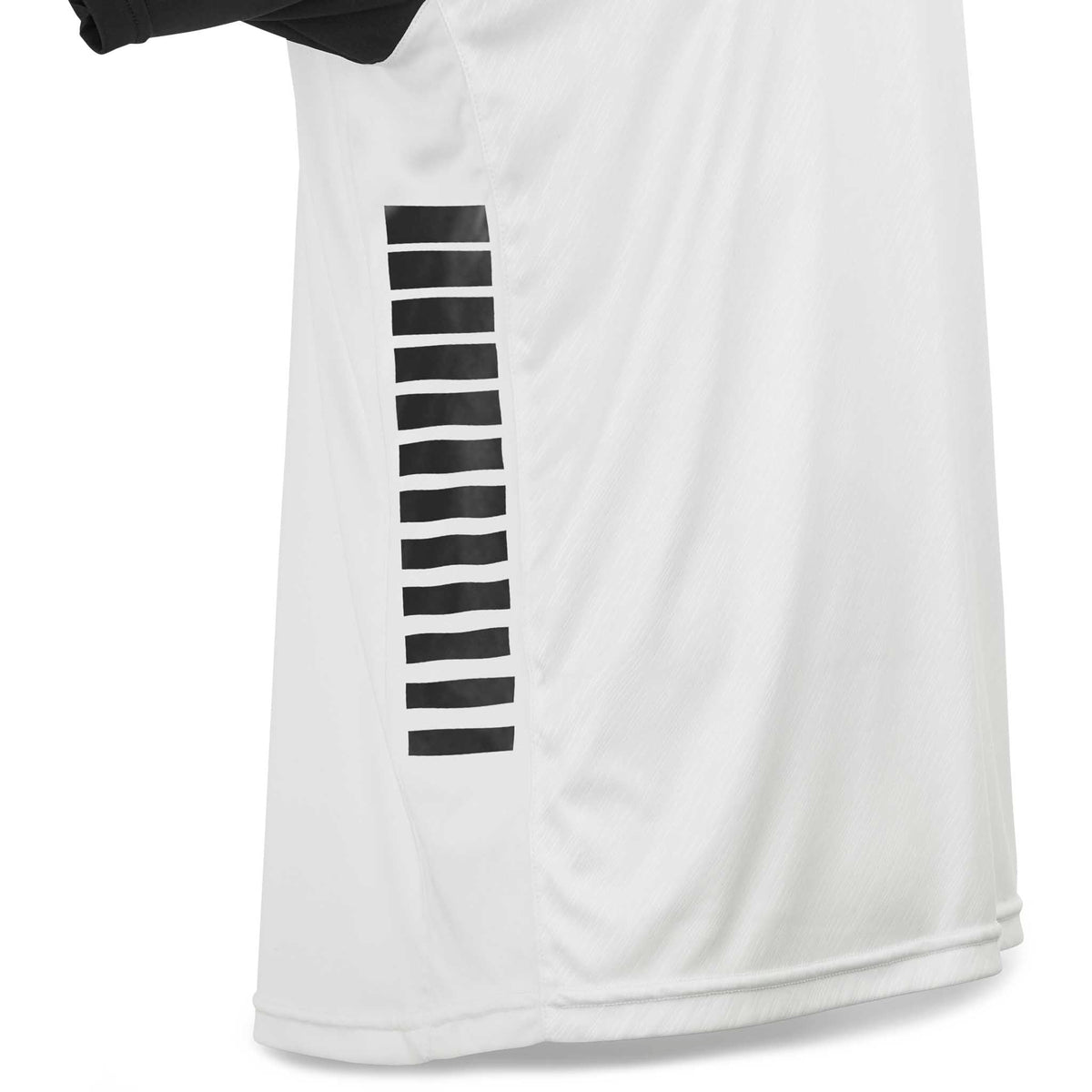 Nærbillede af hvid Player shirt S/S Pisa X med sorte sidestriber, Match & Training wear