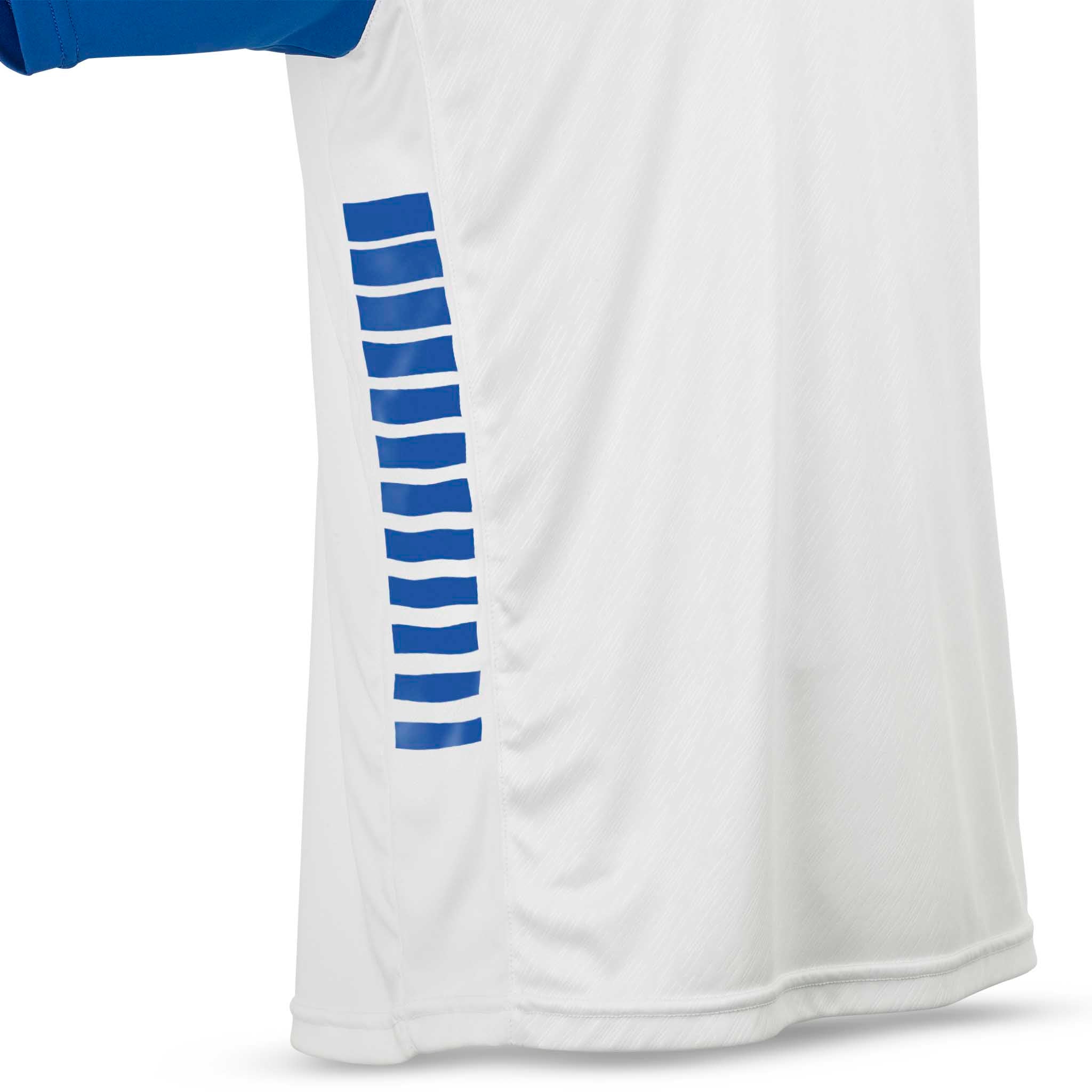 Nærbillede af hvid Player shirt S/S Pisa X Match & Training wear med blåstribet detalje i siden.