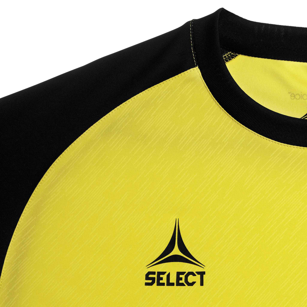 Nærbillede af gul og sort Player shirt S/S Pisa X, fodbold Match & Training wear, med logodetalje.