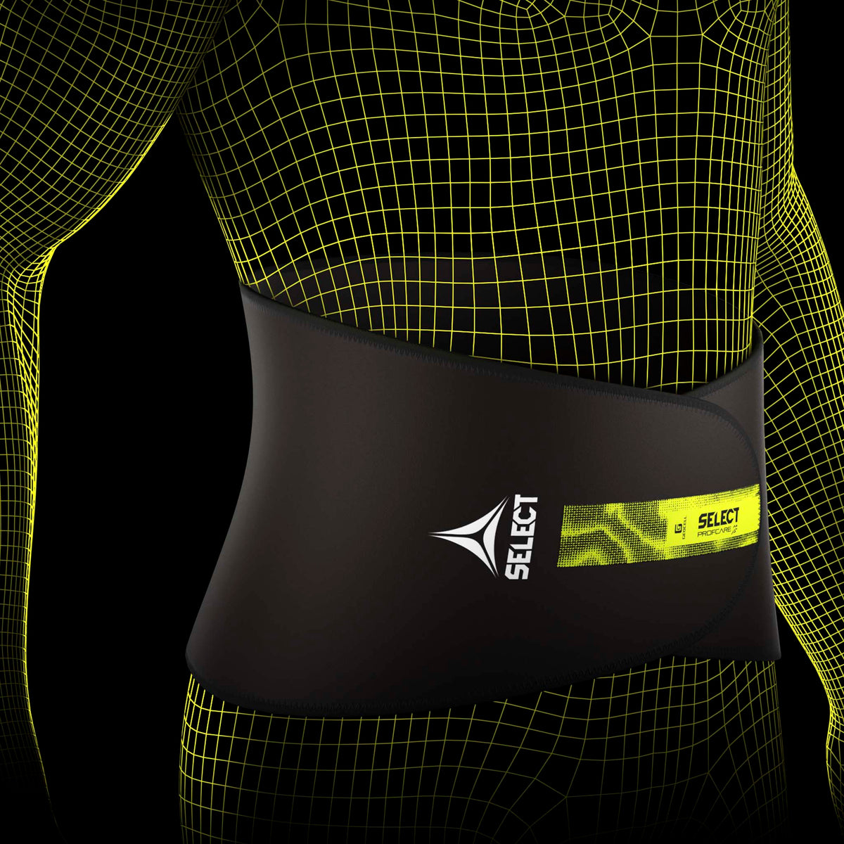 Sort Back support sportsstøtte med grønt logo, båret på torso af mandlig fodboldspiller, modelvisning.