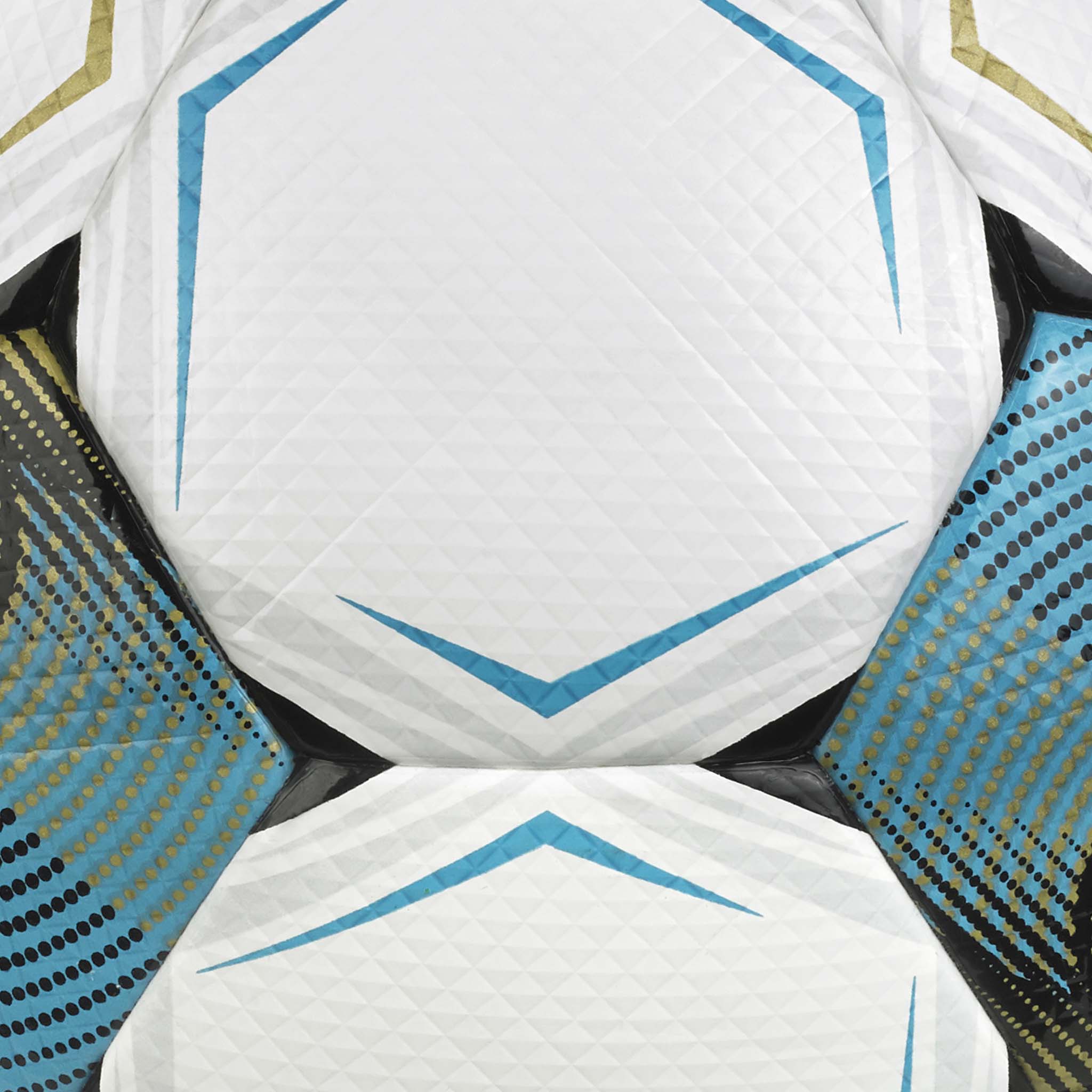 Nærbillede af Numero 10 v26 fodbold, hvid overflade med blå, sort og guld teksturerede paneldetaljer