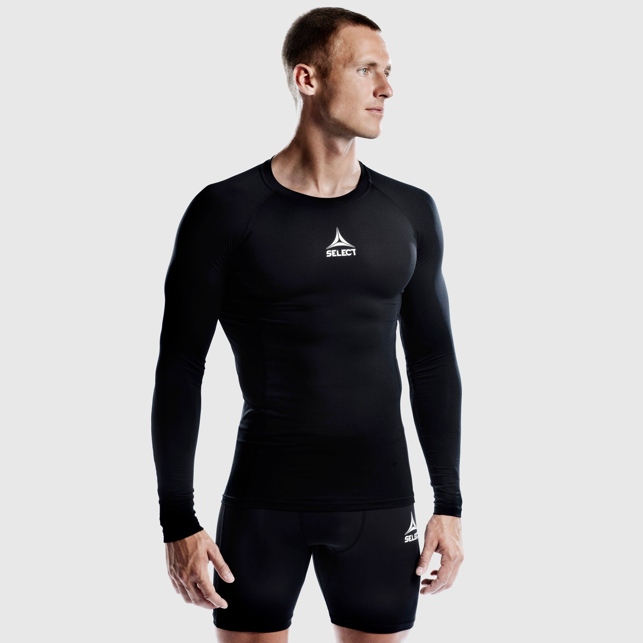Man football player in black long-sleeve Shirts L/S Baselayer, front view of fitted Baselayer top.