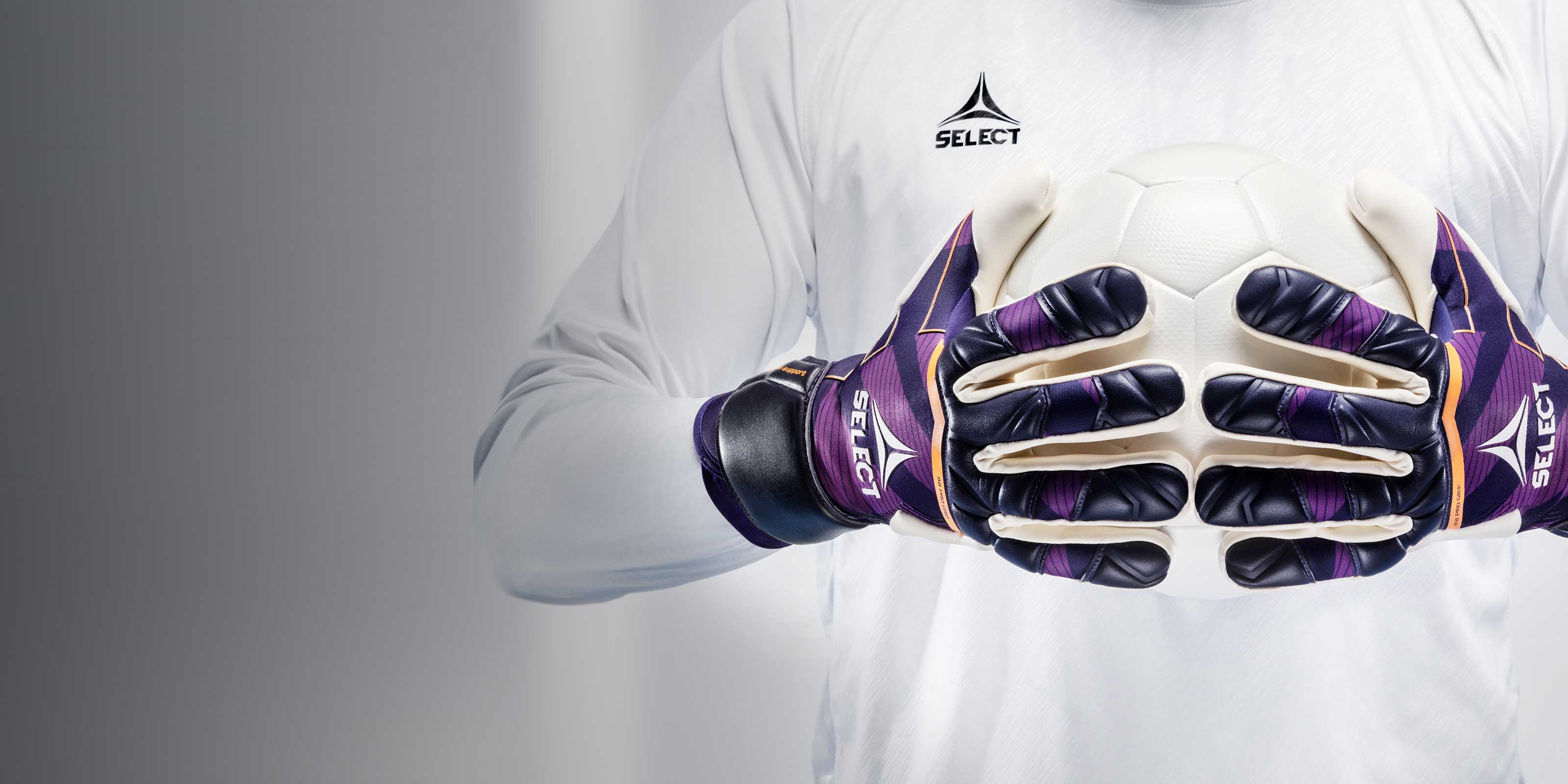 Goalkeeper gloves for professionals