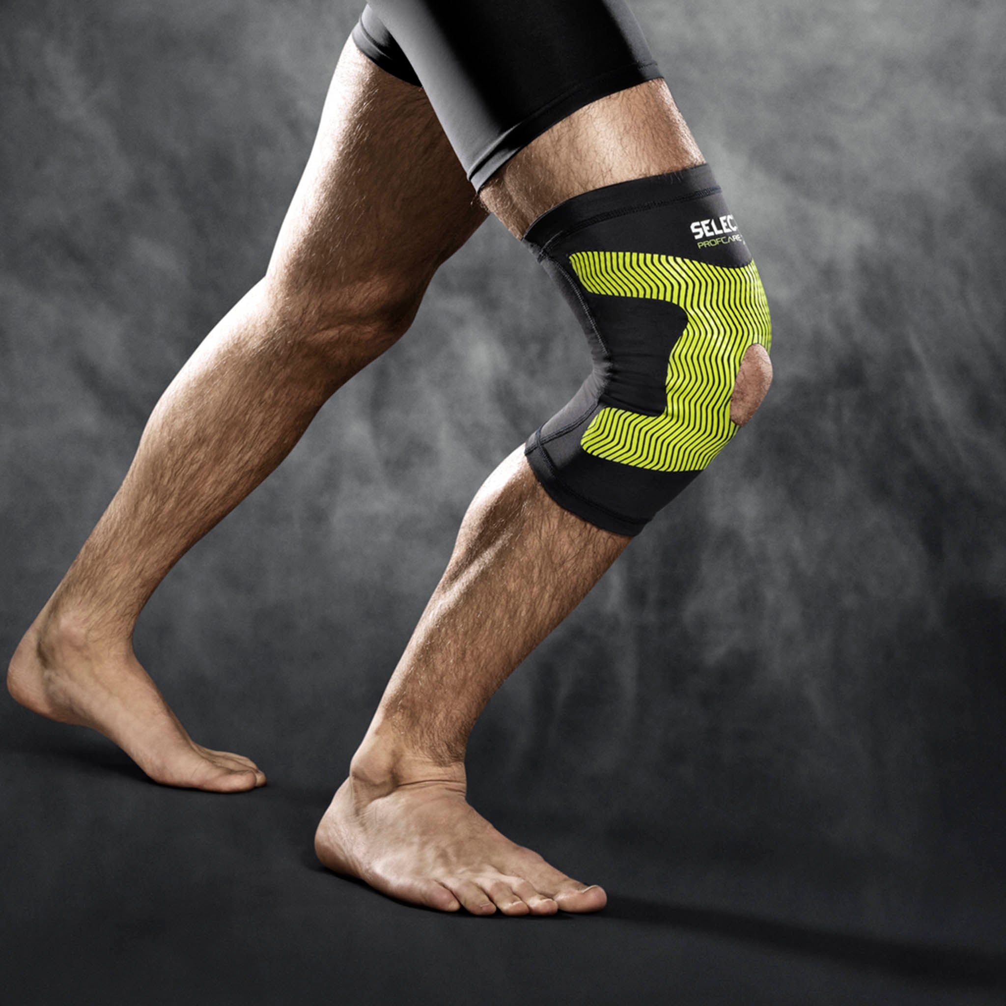 Knee compression support #colour_black