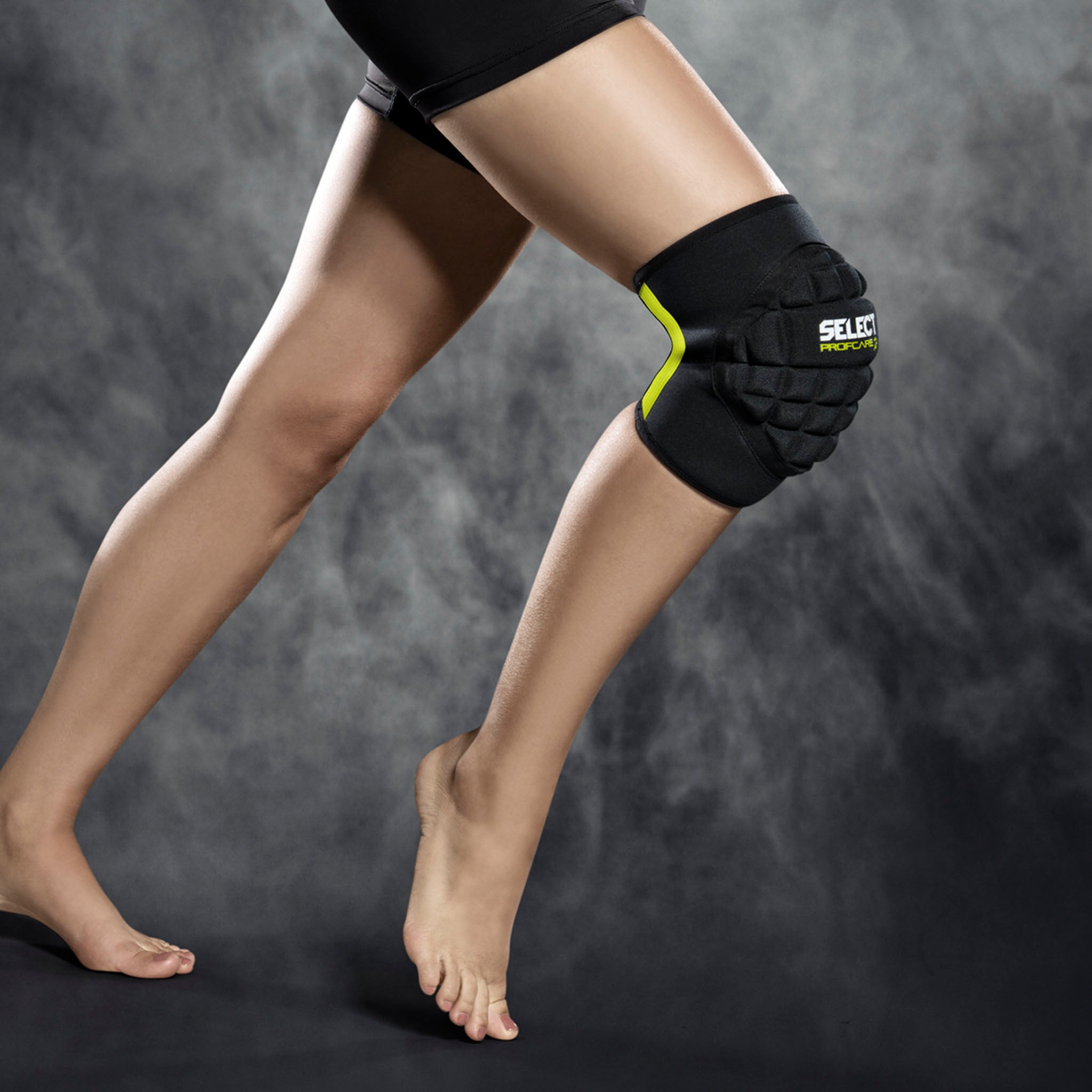 Knee support with pad for women #colour_black